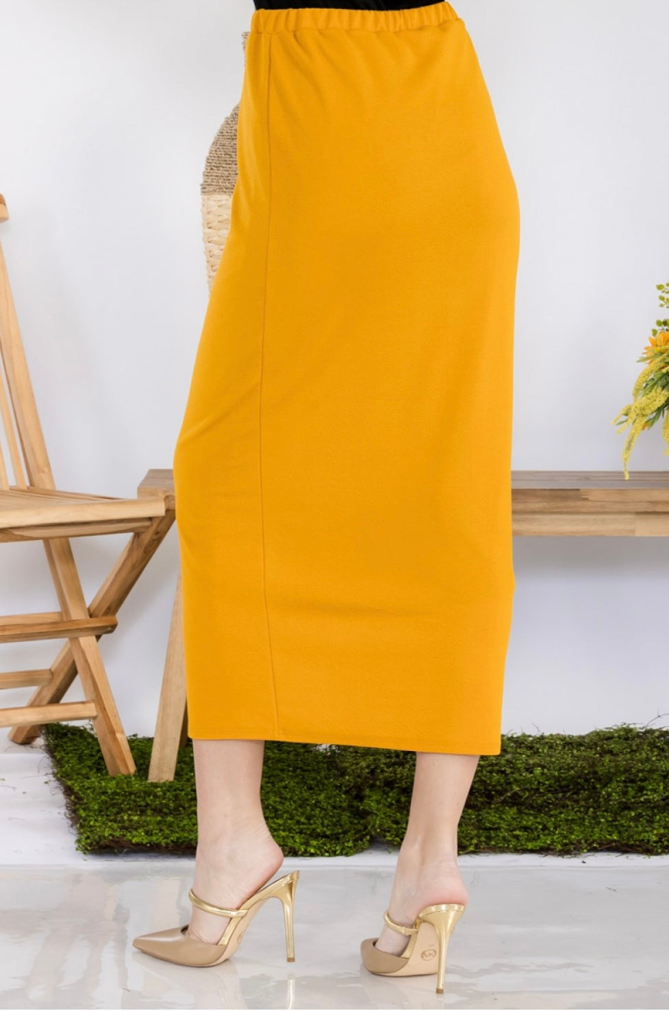 Long Liverpool Skirt in Mustard, front close-up