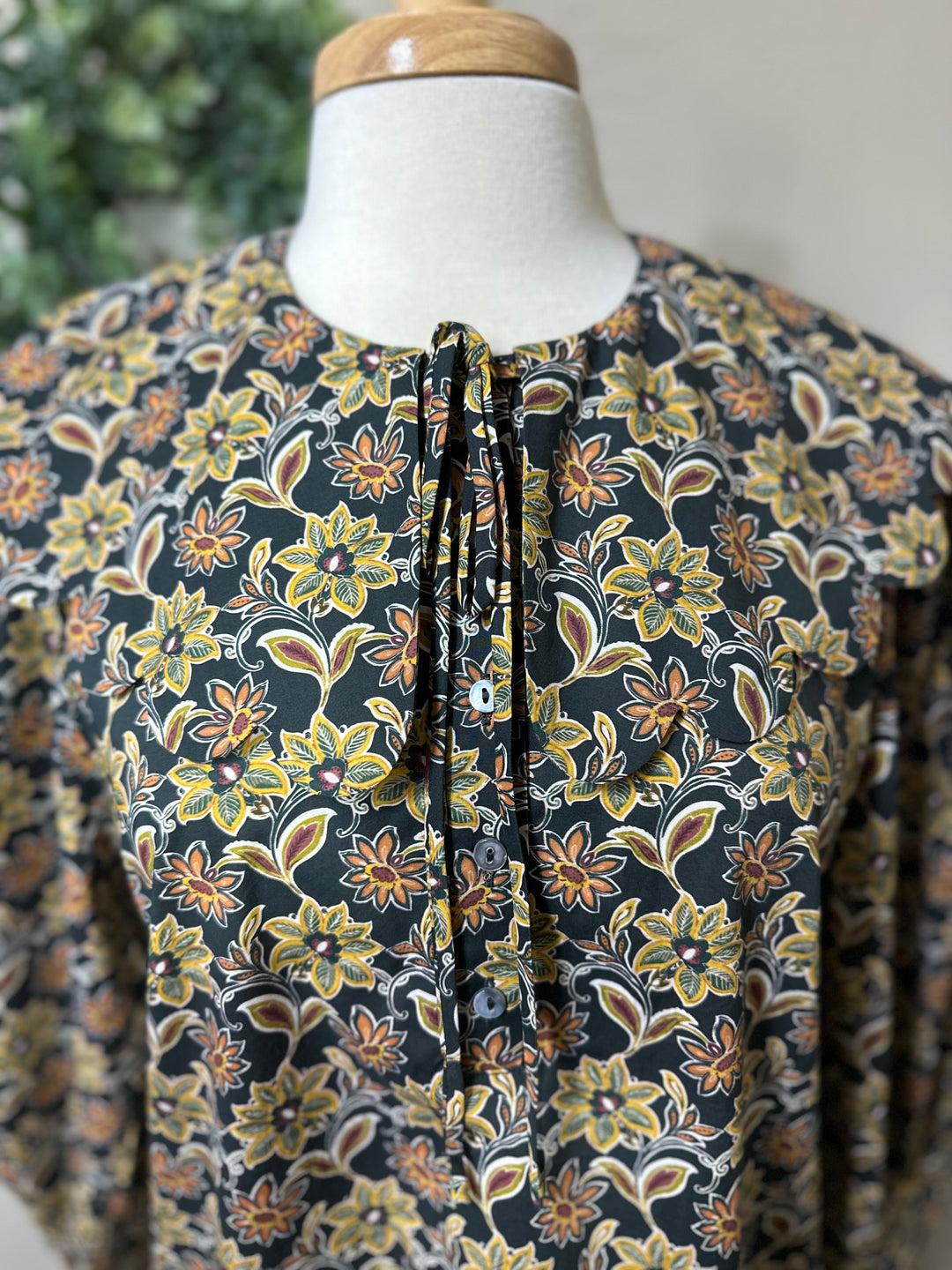 Liza Lou’s Black Paisley Peter Pan Collar Blouse Top