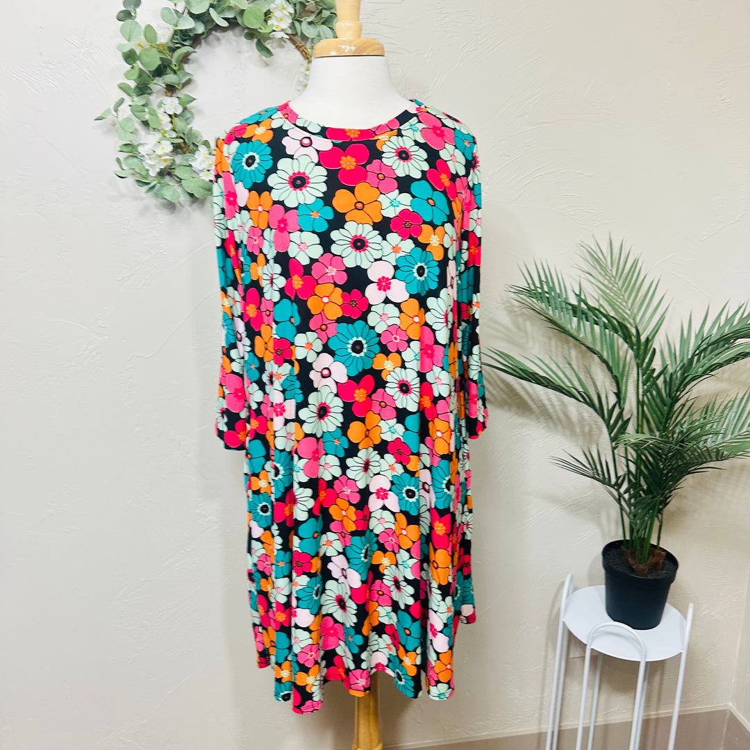 Liza Lou’s Colorful Plus Size Floral Tunic Top