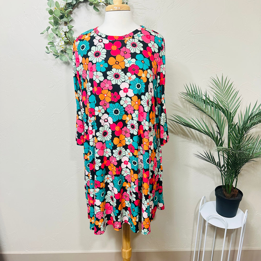 Liza Lou’s Colorful Plus Size Floral Tunic Top