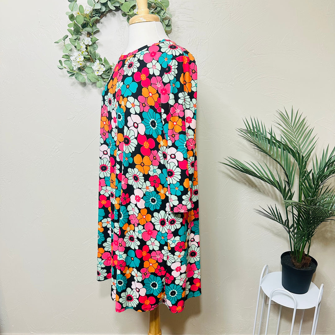 Liza Lou’s Colorful Plus Size Floral Tunic Top