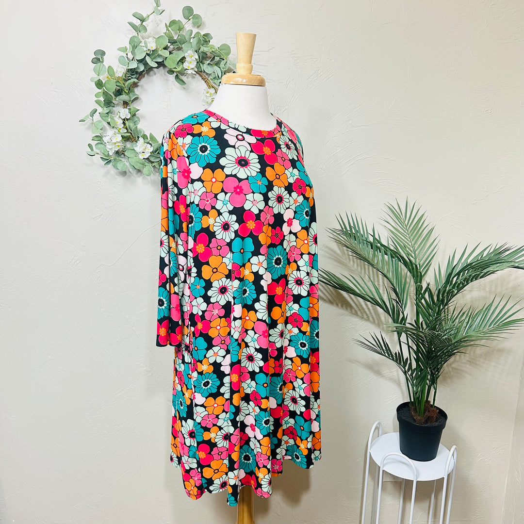 Liza Lou’s Colorful Plus Size Floral Tunic Top