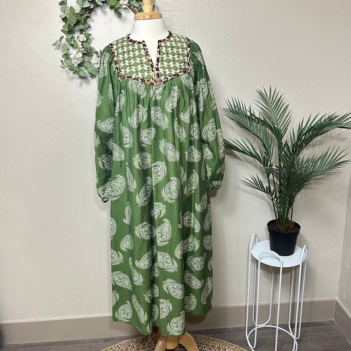 Liza Lou’s Green Paisley with Contrast Collar Dress