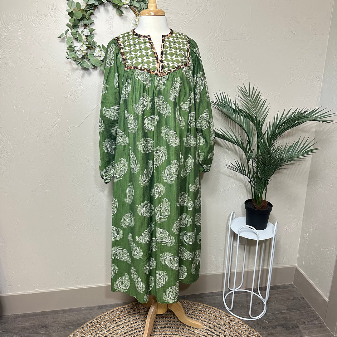 Liza Lou’s Green Paisley with Contrast Collar Dress