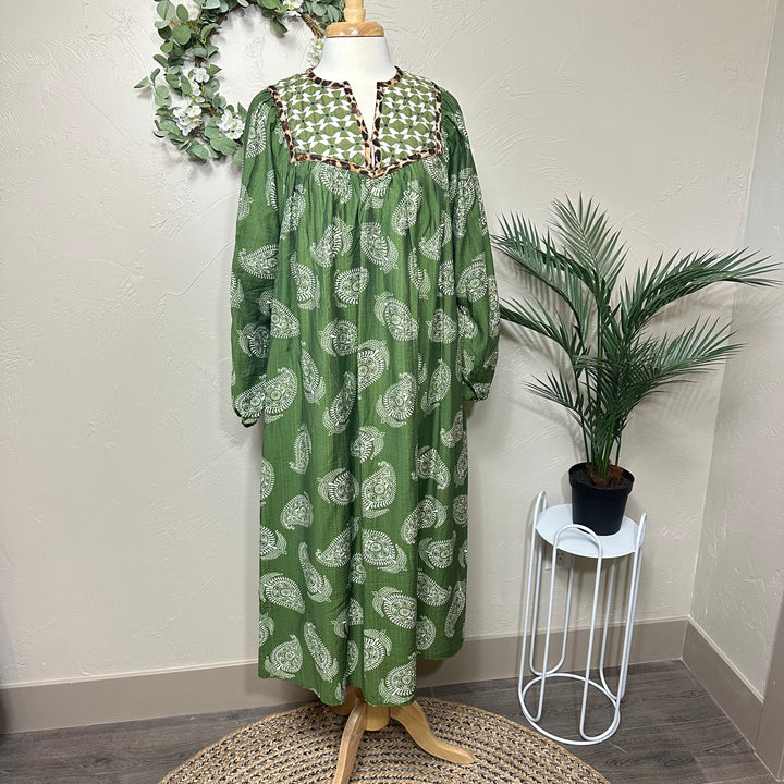Liza Lou’s Green Paisley with Contrast Collar Dress