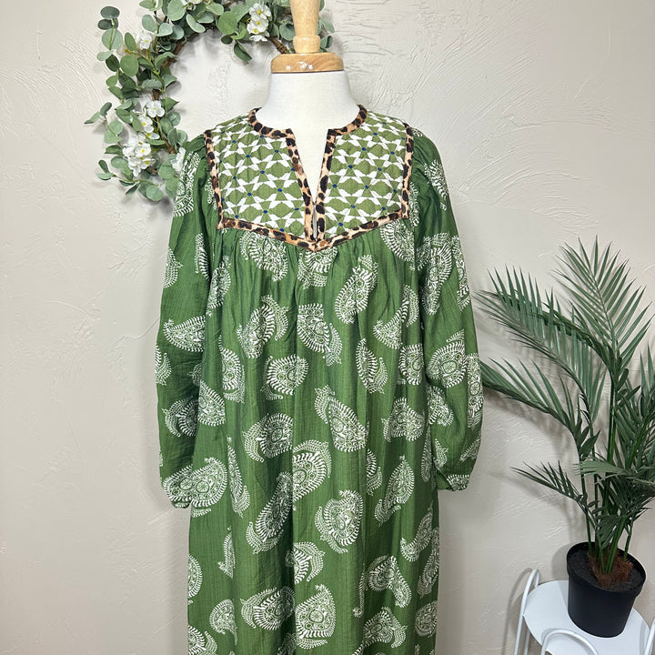 Liza Lou’s Green Paisley with Contrast Collar Dress