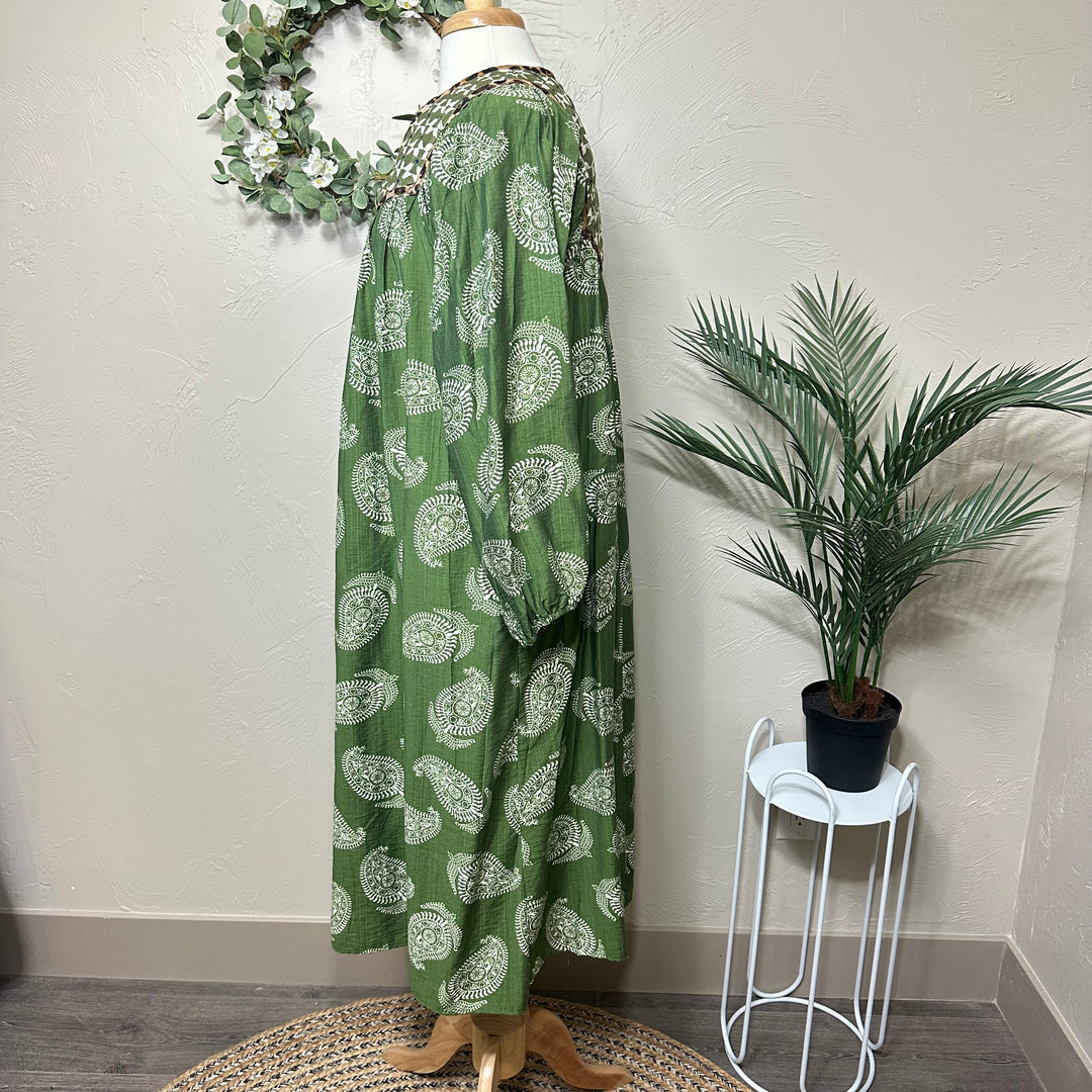Liza Lou’s Green Paisley with Contrast Collar Dress