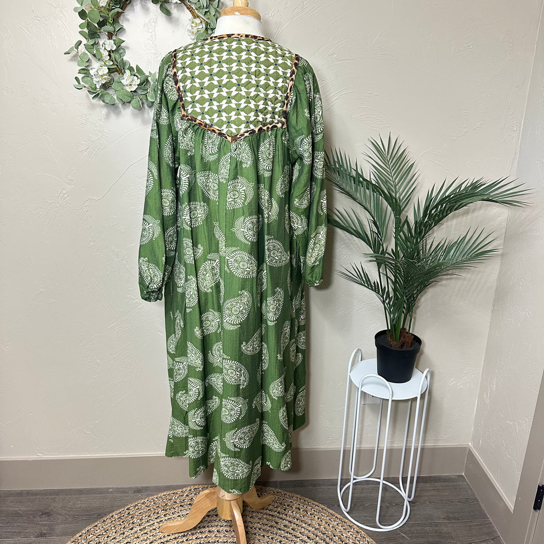 Liza Lou’s Green Paisley with Contrast Collar Dress
