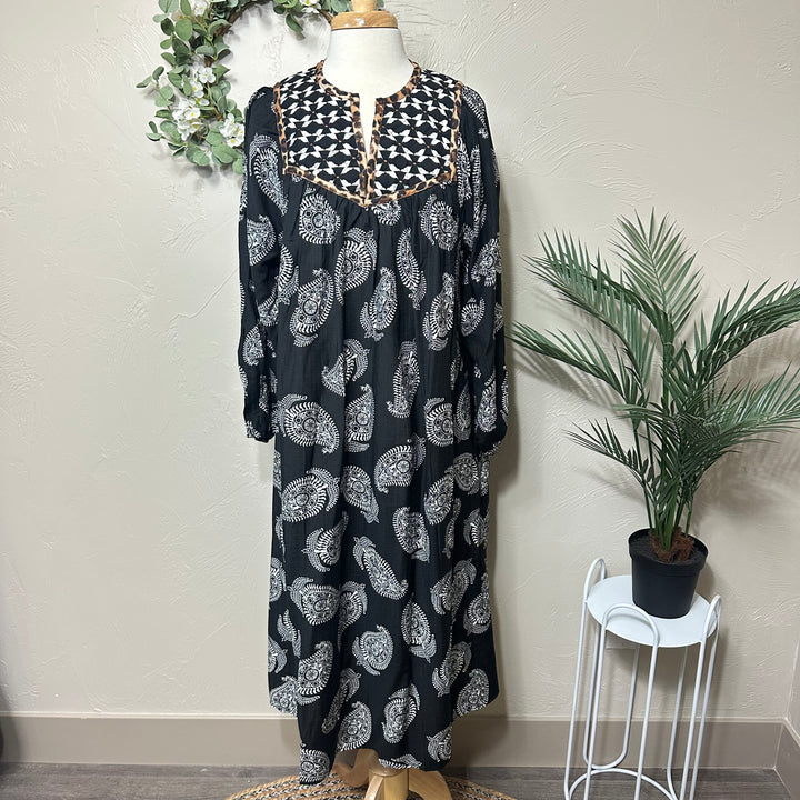 Liza Lou’s Black Paisley with Contrast Collar Dress