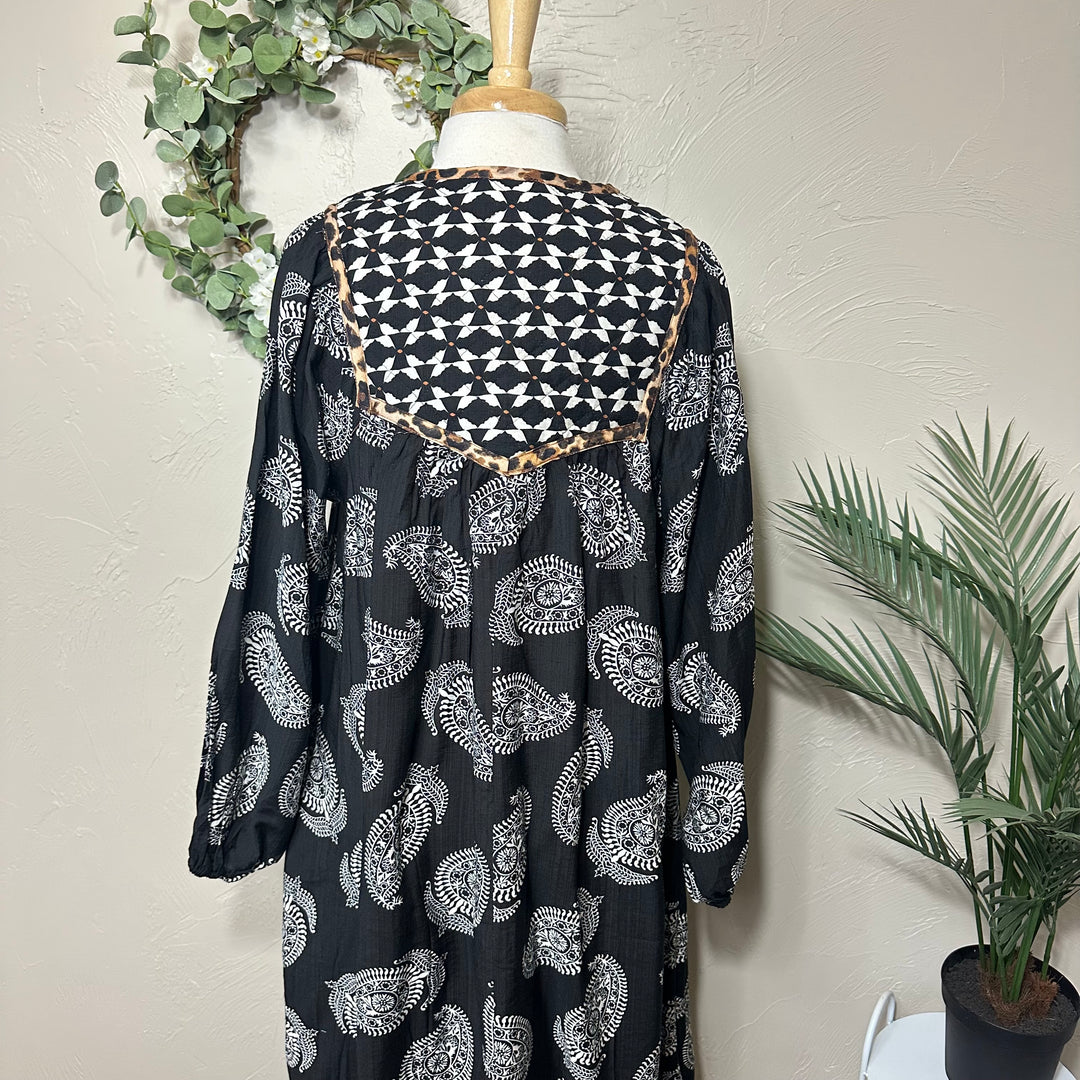 Liza Lou’s Black Paisley with Contrast Collar Dress