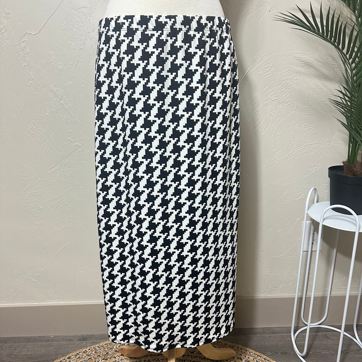 Liza Lou’s Houndstooth Modest Midi Skirt With Elastic Waist 32"-33"