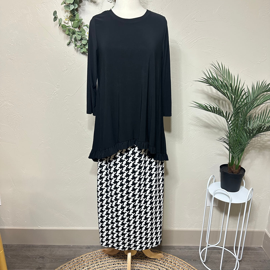 Liza Lou’s Houndstooth Modest Midi Skirt With Elastic Waist 32"-33"