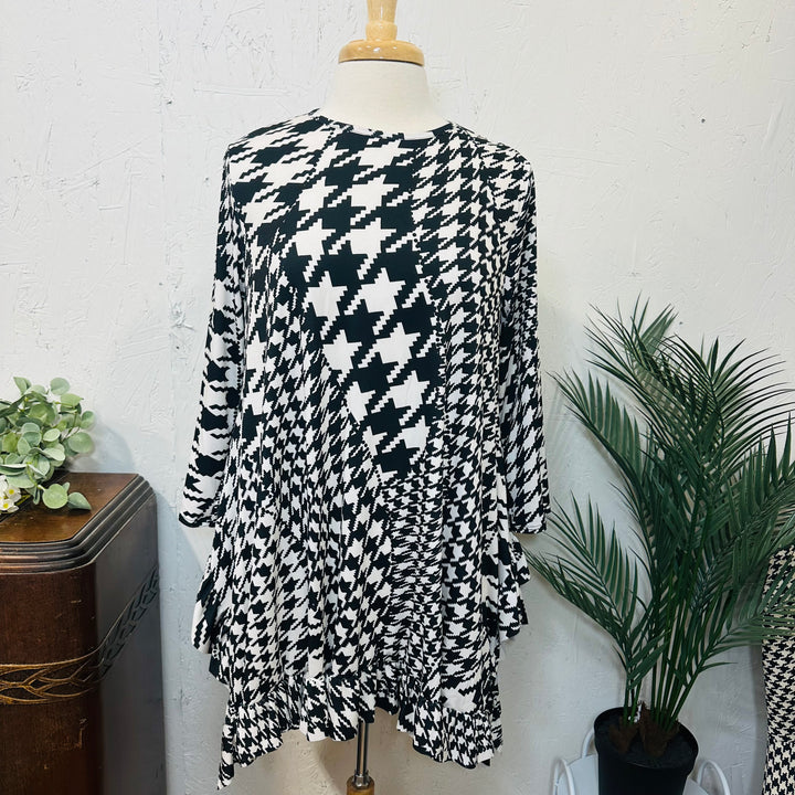 Liza Lou’s Classy Houndstooth Black Print Floral Tunic