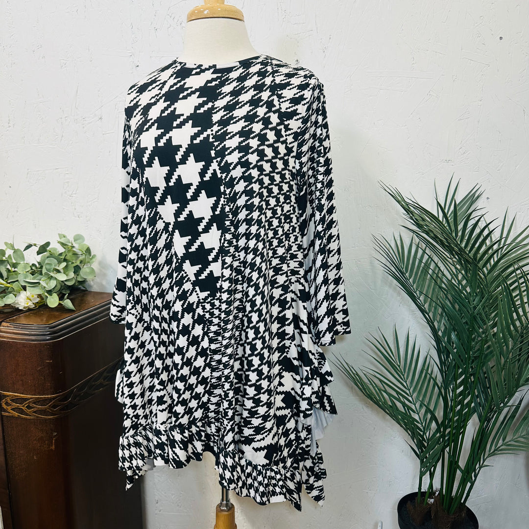 Liza Lou’s Classy Houndstooth Black Print Floral Tunic