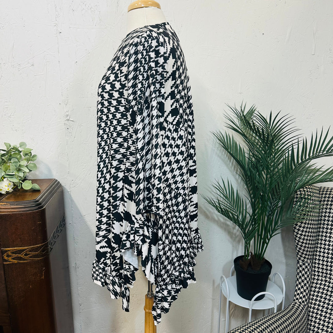 Liza Lou’s Classy Houndstooth Black Print Floral Tunic