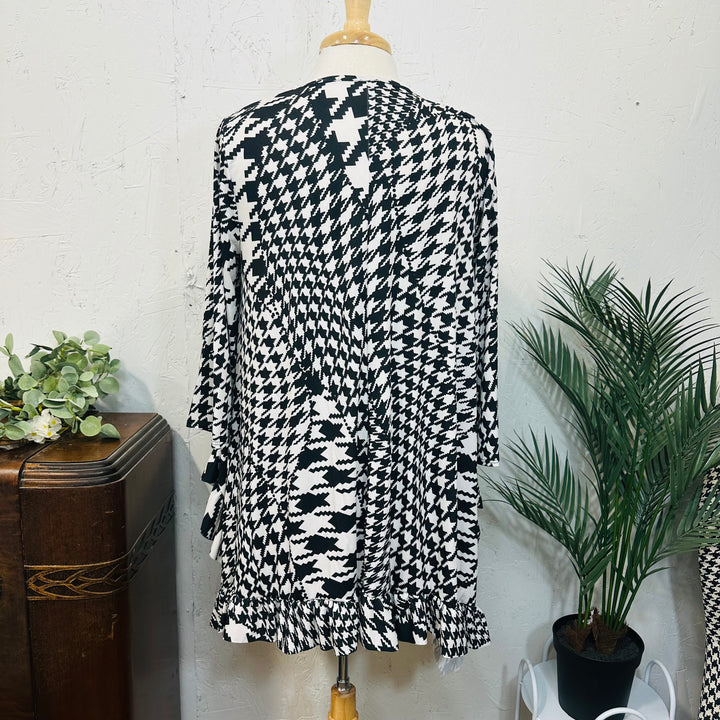 Liza Lou’s Classy Houndstooth Black Print Floral Tunic