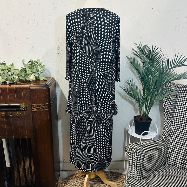 Liza Lou’s Ladies Black & White Swirling Dot Print Tunic Top