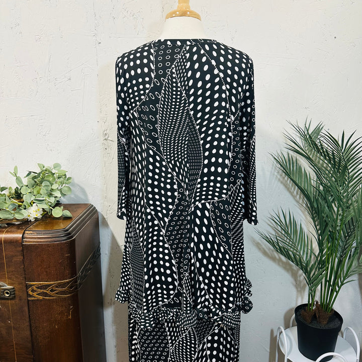 Liza Lou’s Ladies Black & White Swirling Dot Print Tunic Top