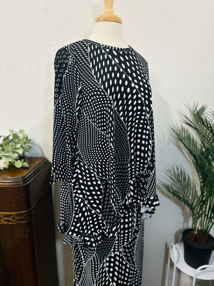 Liza Lou’s Ladies Black & White Swirling Dot Print Tunic Top