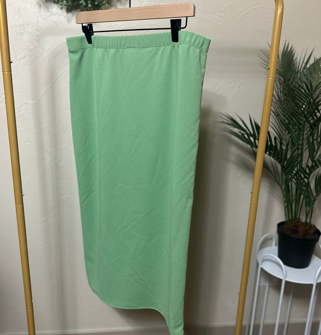 Liza Lou's Juliette Midi Skirt With Elastic Waist