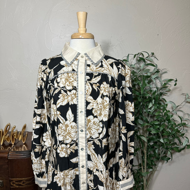Clara Contrast Collar Floral Blouse, pointed cream collar and striped trim, close-up