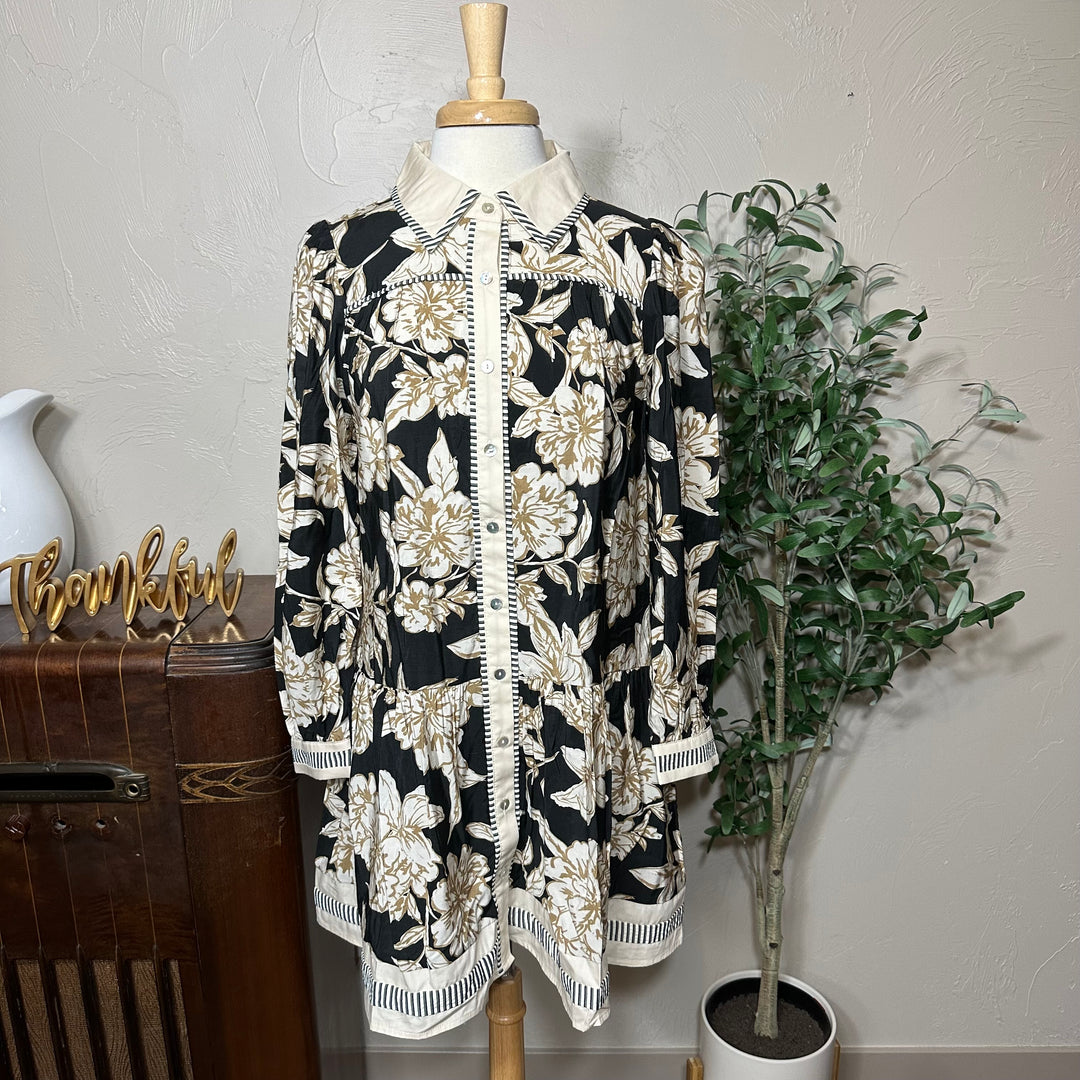 Clara Contrast Collar Floral Blouse in black and cream, button front, front view