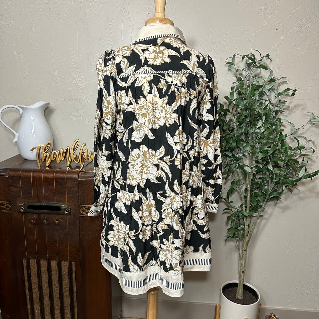 Clara Contrast Collar Floral Blouse in black and cream, full back view