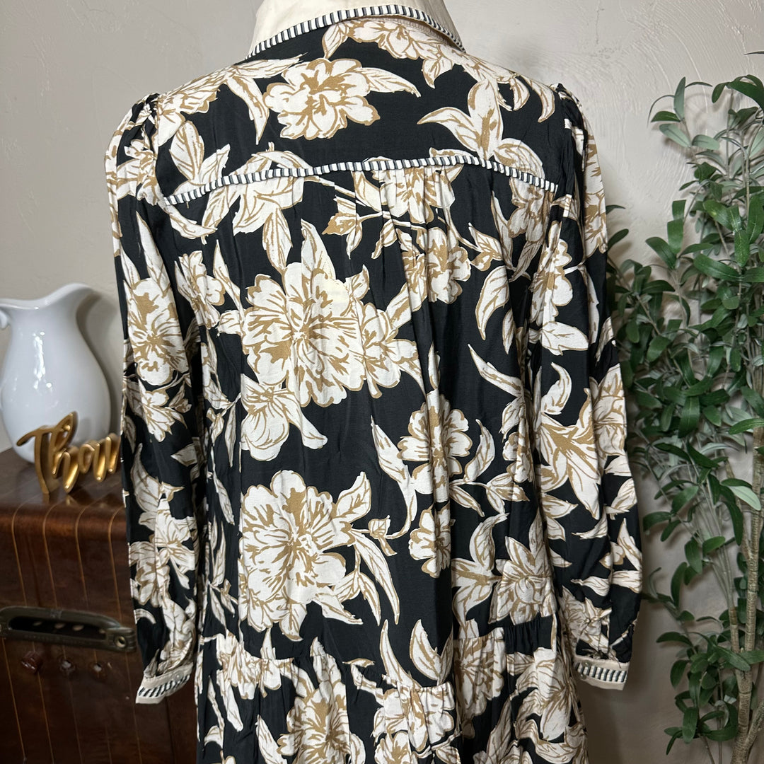 Clara Contrast Collar Floral Blouse, gathered back yoke with striped piping, close-up