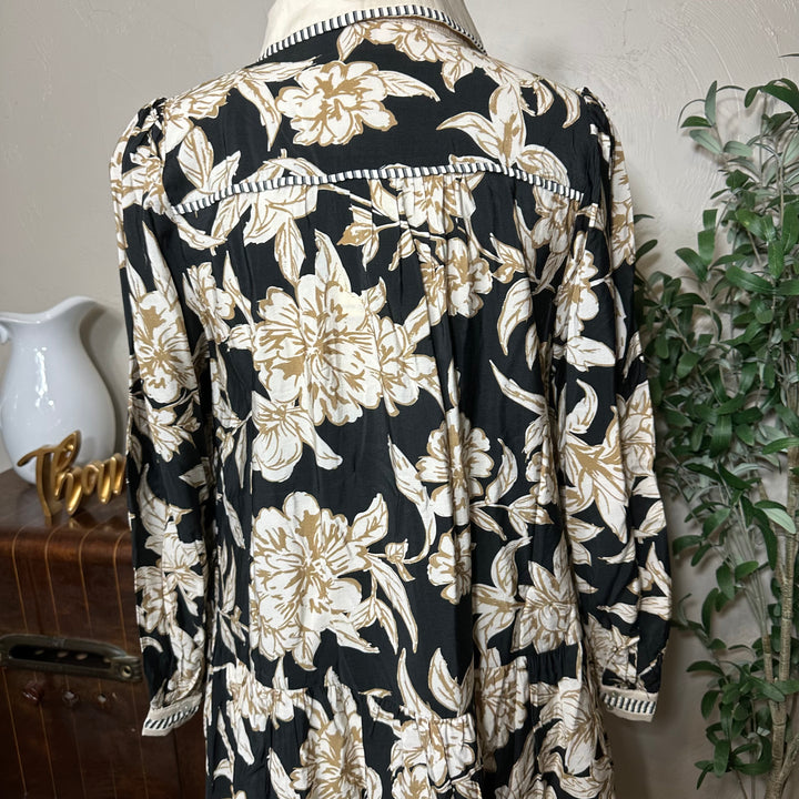 Clara Contrast Collar Floral Blouse, gathered back yoke with striped piping, close-up