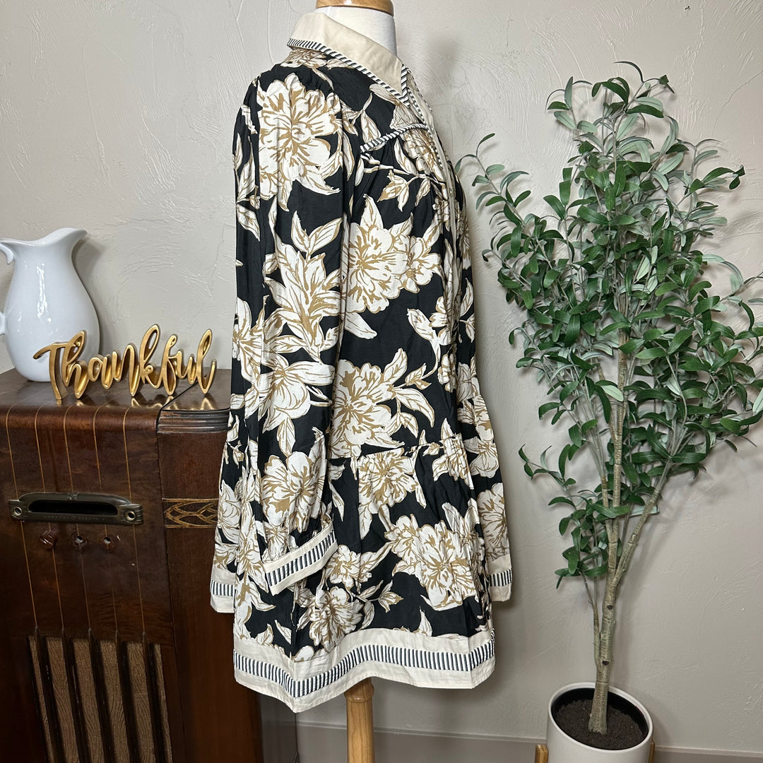 Clara Contrast Collar Floral Blouse, striped hem band and cuffs, side profile
