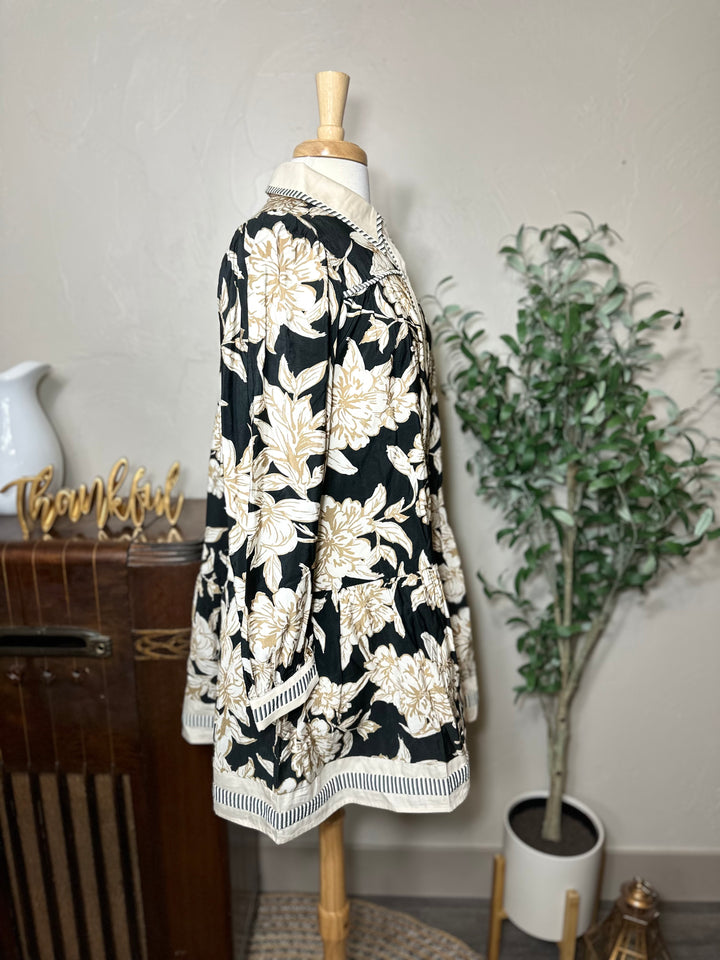 Clara Contrast Collar Floral Blouse in black and cream, relaxed fit, side view