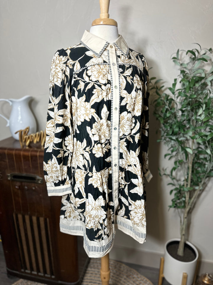 Clara Contrast Collar Floral Blouse, floral print and pearl-look buttons, angled front view