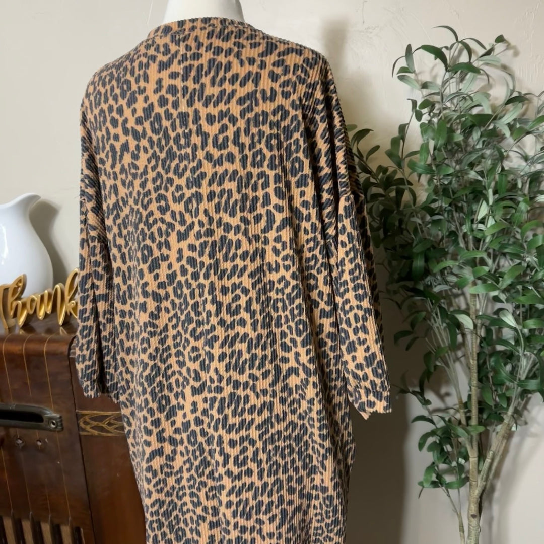 Hazel Ribbed Leopard Maxi Dress, ribbed knit back and shoulders, upper back view