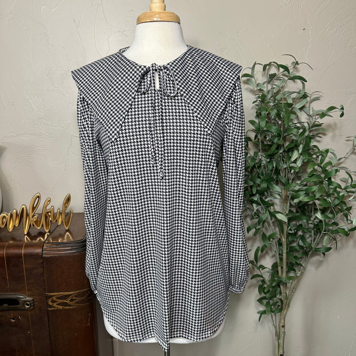 Hollis Houndstooth Sailor Collar Top in black and white, curved shirttail hem, front view