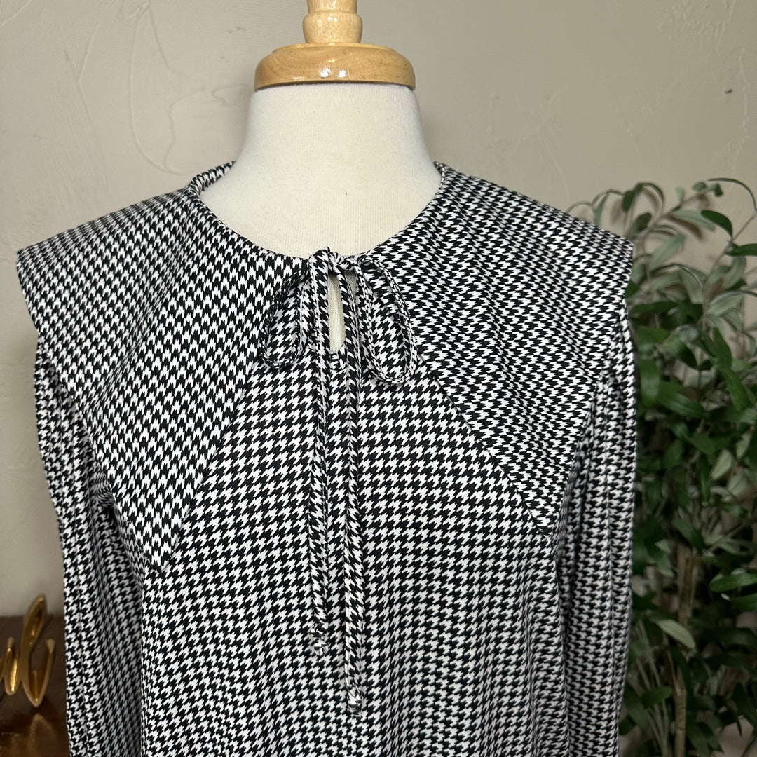 Hollis Houndstooth Sailor Collar Top in black and white, keyhole neck tie, front close-up