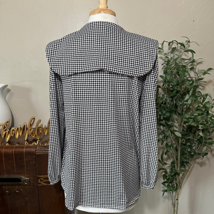 Hollis Houndstooth Sailor Collar Top in black and white, square back collar, full back view