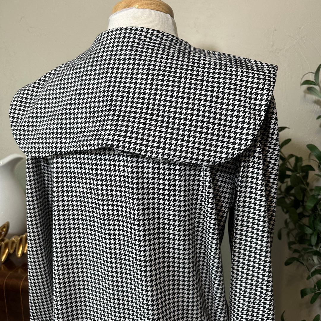 Hollis Houndstooth Sailor Collar Top in black and white, square back collar flap, back close-up
