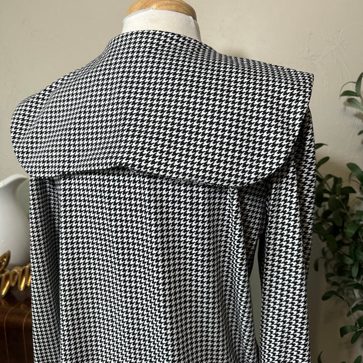 Hollis Houndstooth Sailor Collar Top in black and white, square back collar flap, back close-up