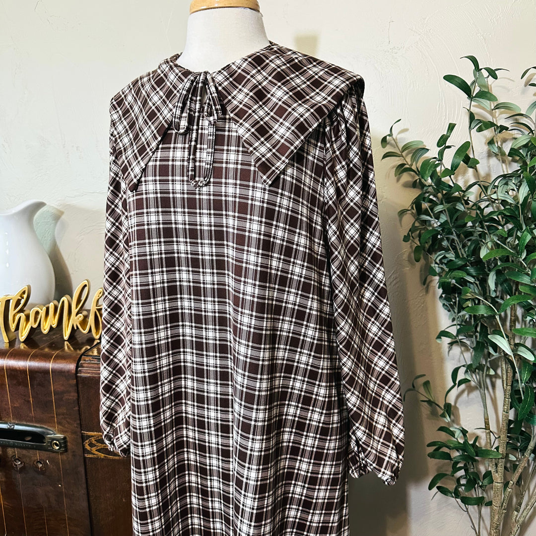 Mabel Sailor Collar Plaid Dress in brown plaid, collar and cuffs, front close-up