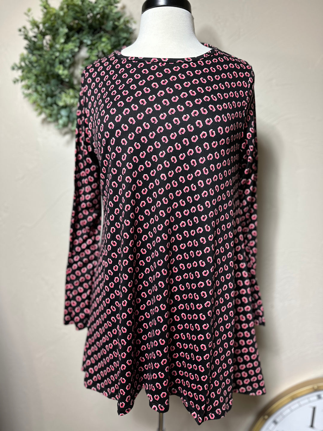 Women's Black w/ Pink Geometric Shapes Handkerchief Tunic Top w/ pockets