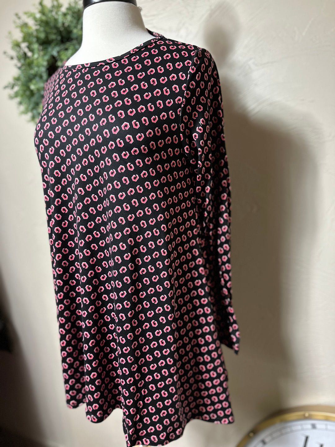 Women's Black w/ Pink Geometric Shapes Handkerchief Tunic Top w/ pockets