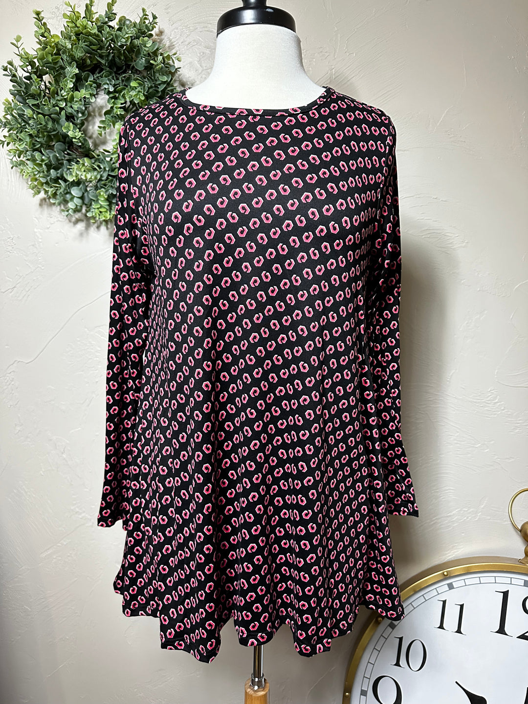 Women's Black w/ Pink Geometric Shapes Handkerchief Tunic Top w/ pockets