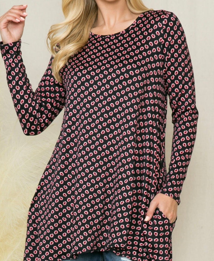 Women's Black w/ Pink Geometric Shapes Handkerchief Tunic Top w/ pockets