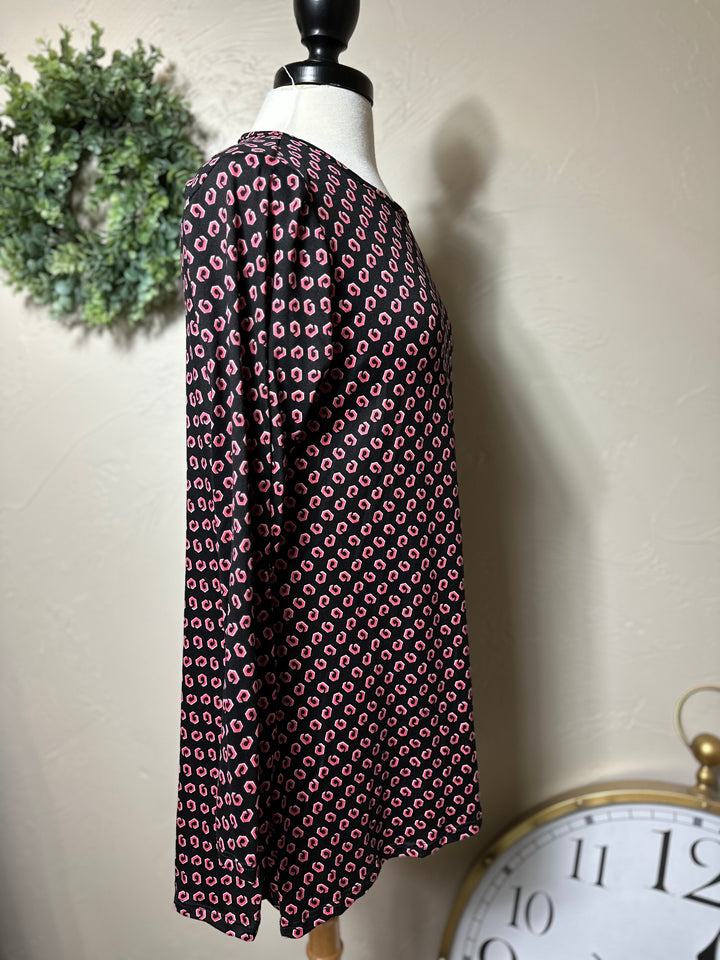 Women's Black w/ Pink Geometric Shapes Handkerchief Tunic Top w/ pockets